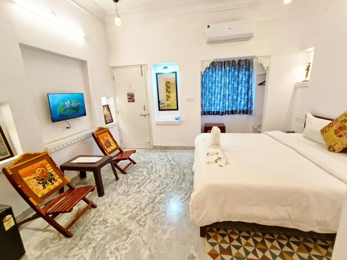 Prakash Ji'S Haveli -Luxurious Lakeside Retreat- Hotel อุเดเปอร์ ภายนอก รูปภาพ