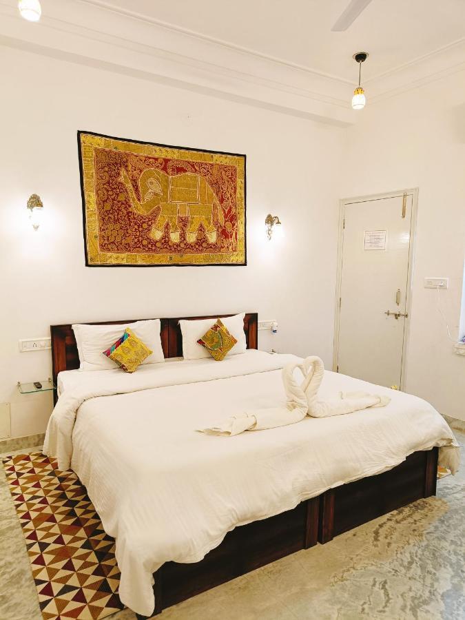 Prakash Ji'S Haveli -Luxurious Lakeside Retreat- Hotel อุเดเปอร์ ภายนอก รูปภาพ
