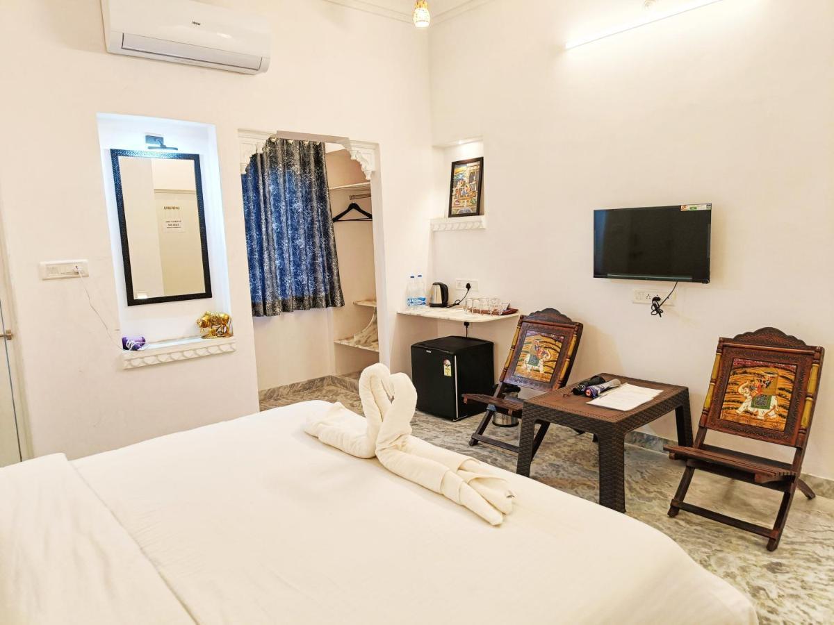Prakash Ji'S Haveli -Luxurious Lakeside Retreat- Hotel อุเดเปอร์ ภายนอก รูปภาพ