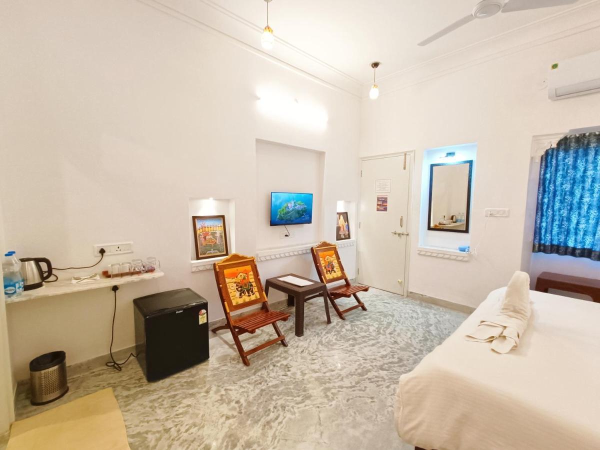 Prakash Ji'S Haveli -Luxurious Lakeside Retreat- Hotel อุเดเปอร์ ภายนอก รูปภาพ