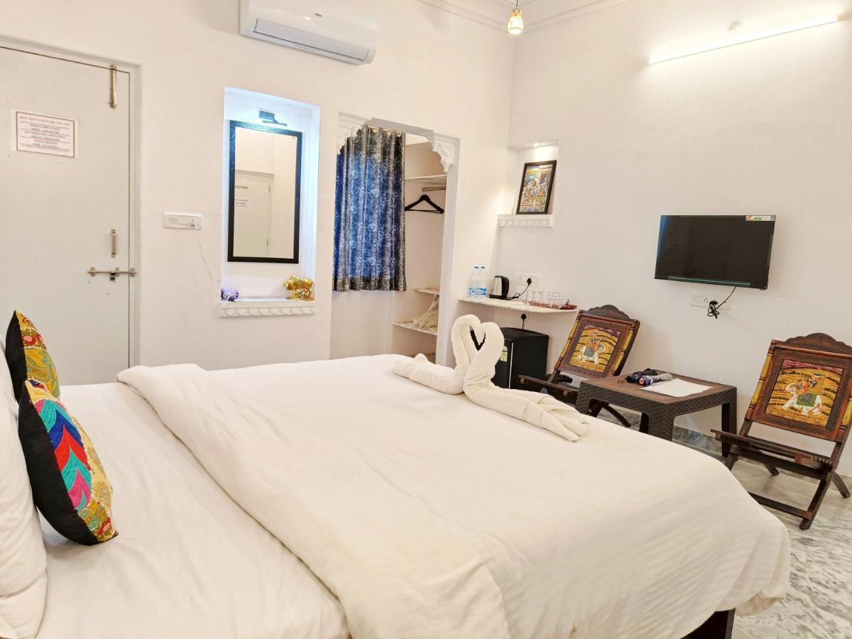 Prakash Ji'S Haveli -Luxurious Lakeside Retreat- Hotel อุเดเปอร์ ภายนอก รูปภาพ