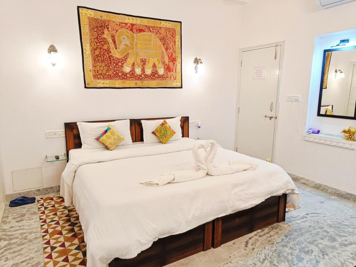 Prakash Ji'S Haveli -Luxurious Lakeside Retreat- Hotel อุเดเปอร์ ภายนอก รูปภาพ